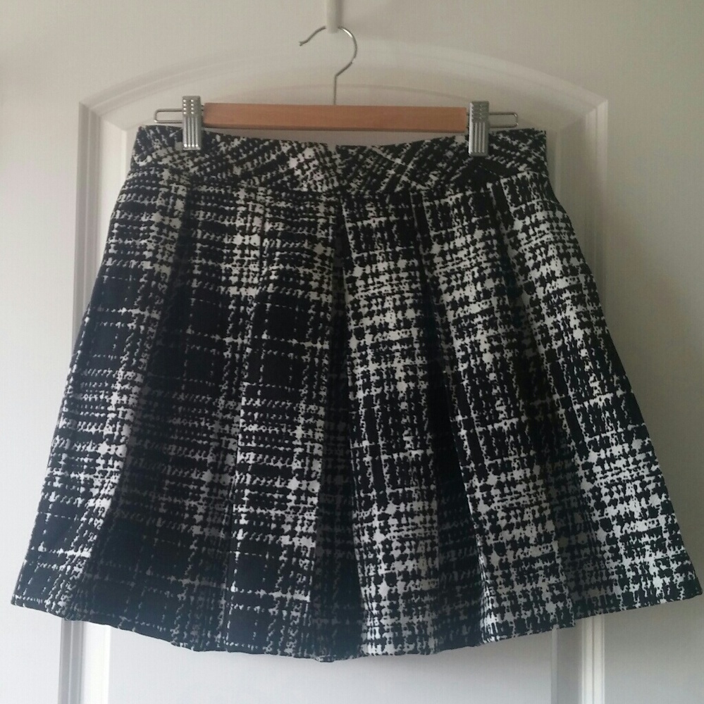 Banana Republic Plaid pleated skirt