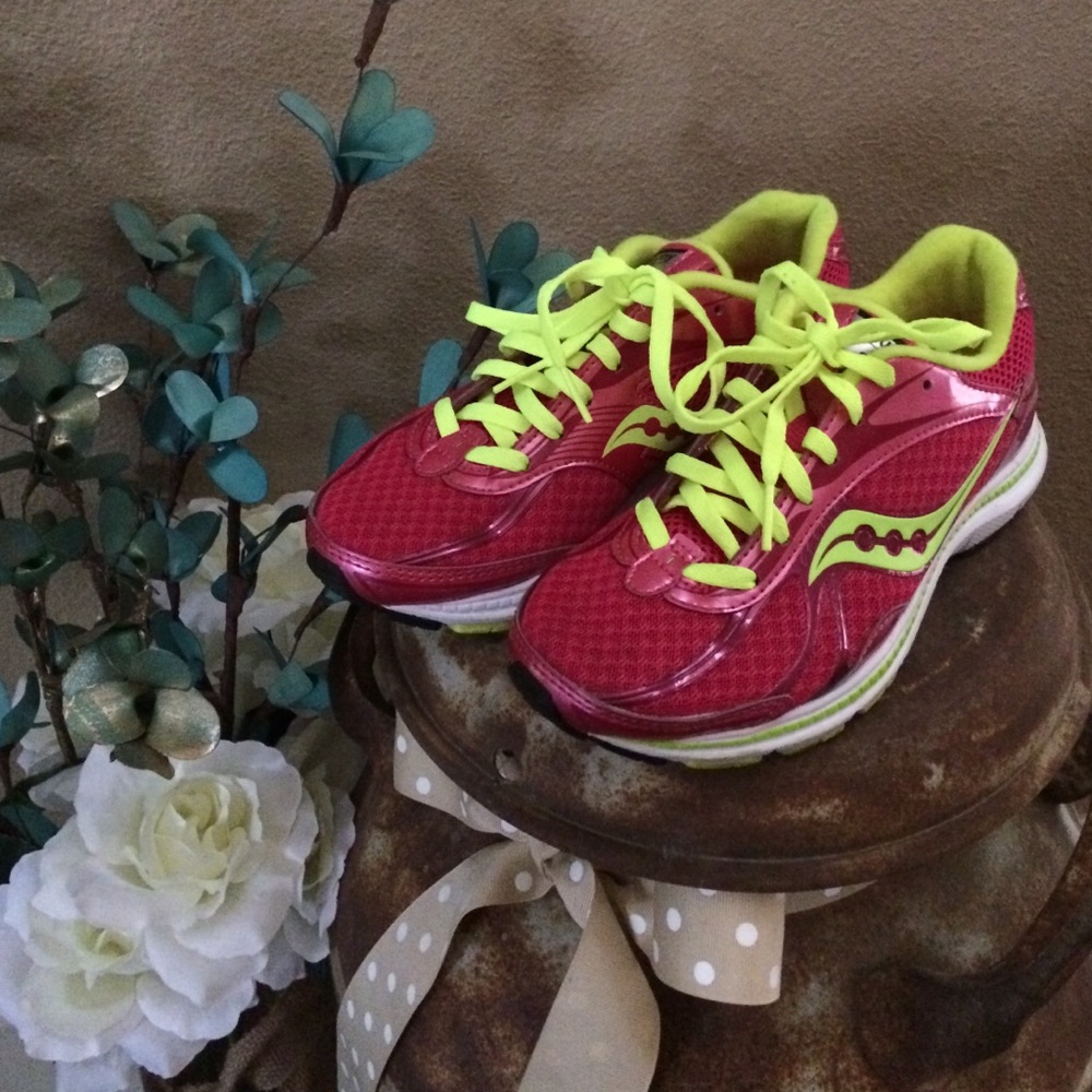 Saucony Grid Speed running shoes. Size 6. Hot pink