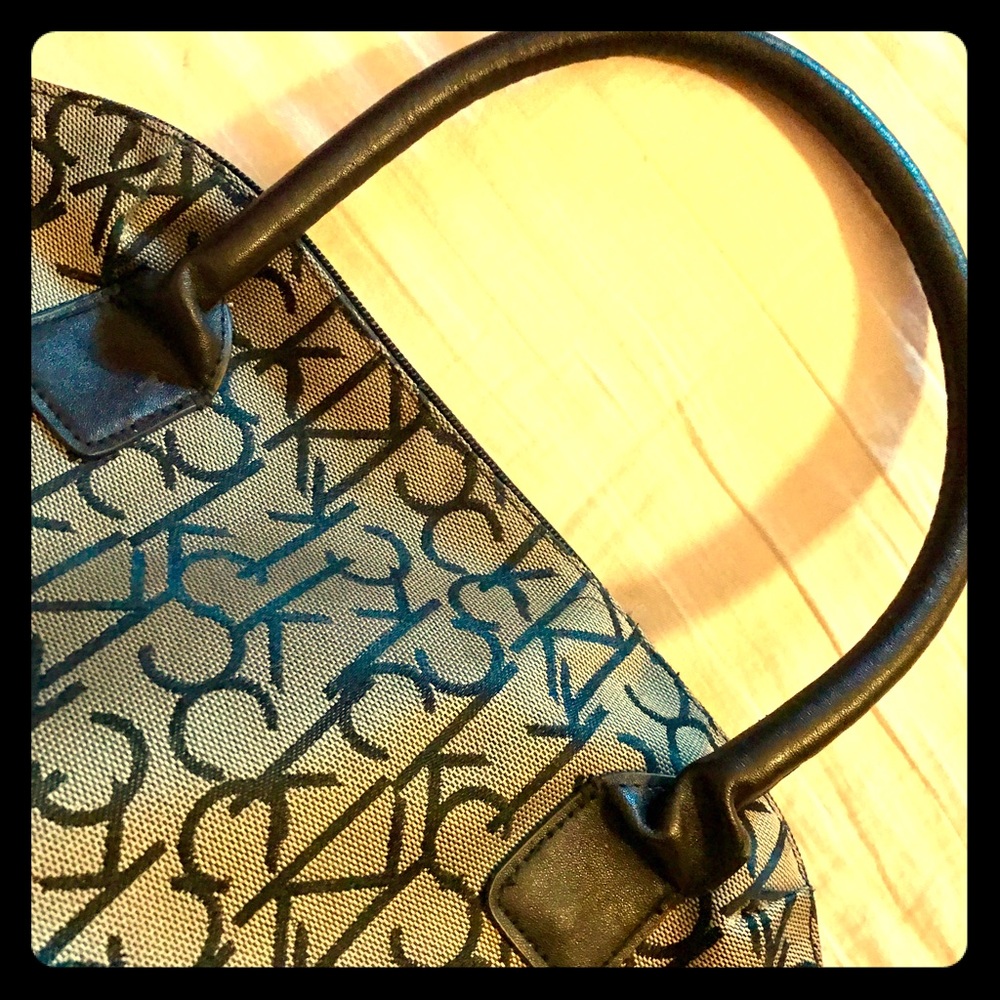 Calvin Klein small handbag / cosmetic travel bag
