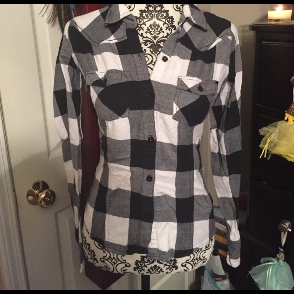 Black and white Kirra plaid button up