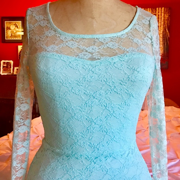 Mint Lace Dress - Picture 3 of 4