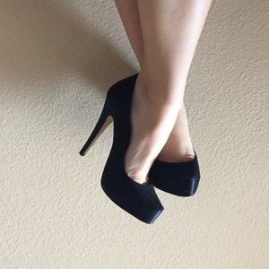 COLIN STUART BLACK PUMPS