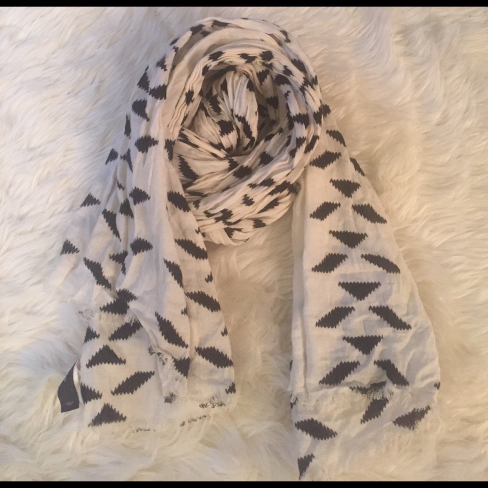 Gap Scarf