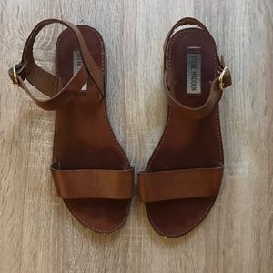 Steve Madden Donddi Flat Leather Sandals