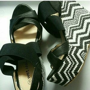 Nwot Geometric platform sandals 9
