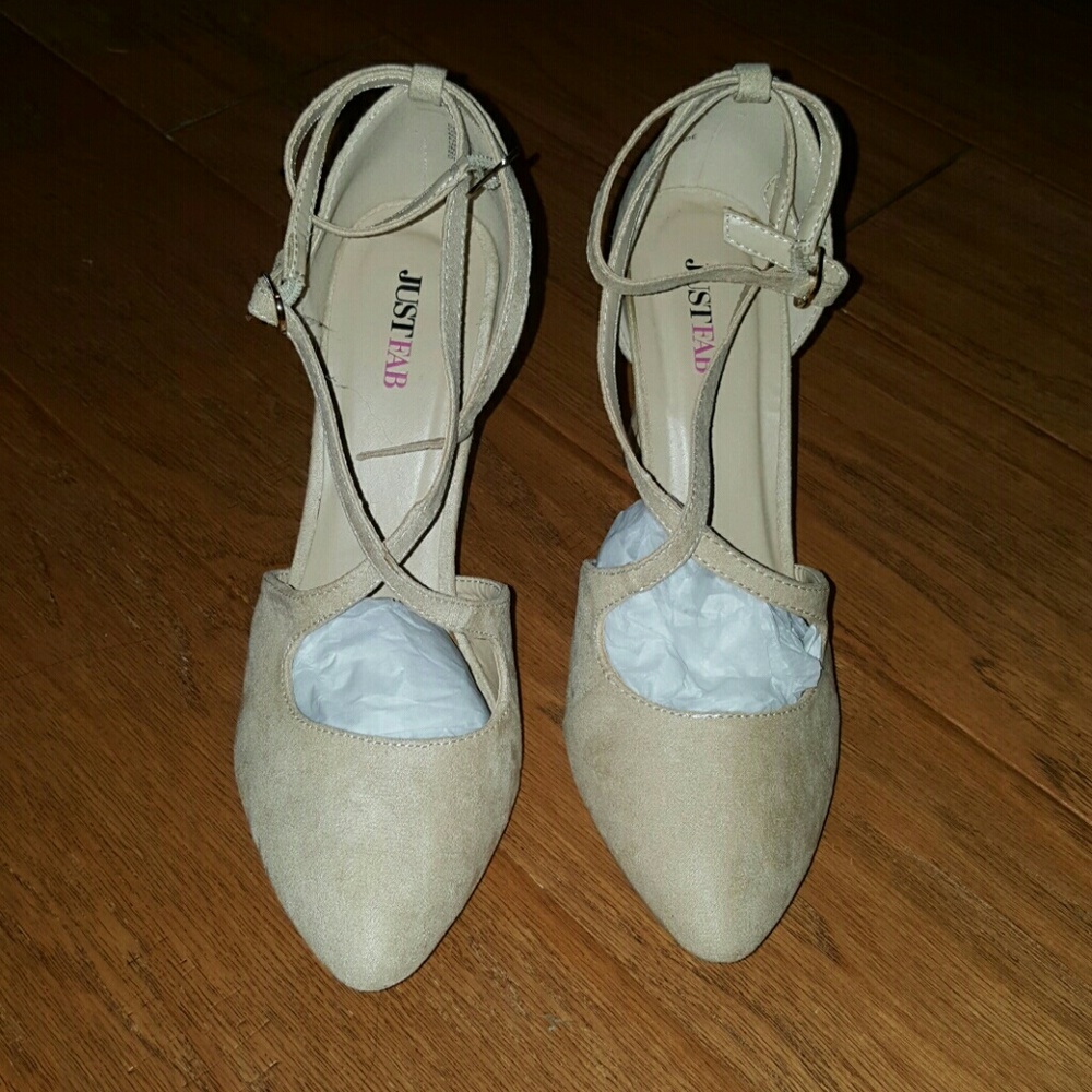 Nude criss cross pumps