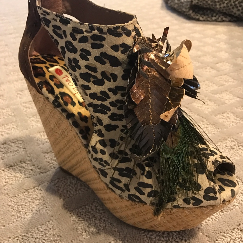 Two lips wedges size 9