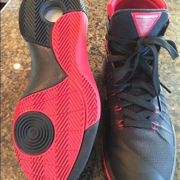 2015 Nike Hyperdunks, size 4 - Picture 3 of 3