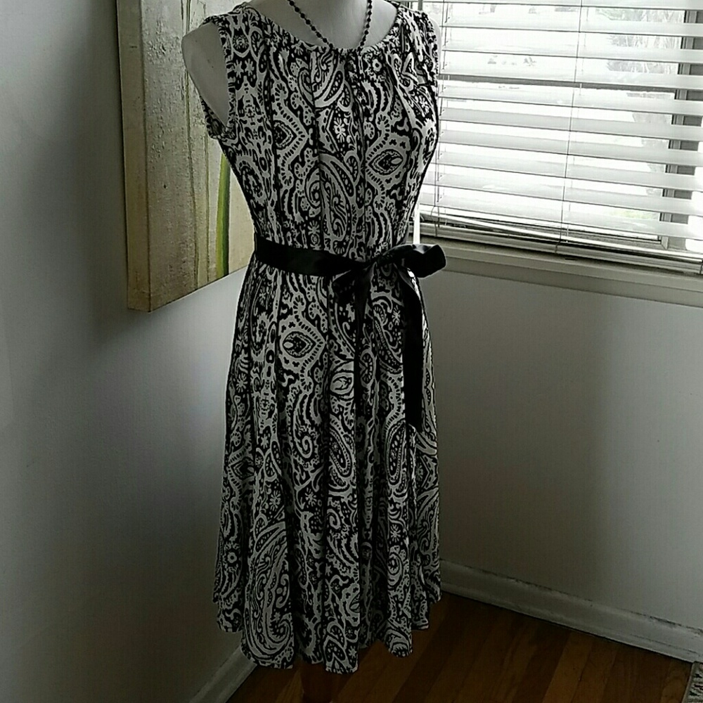 Black and white dress petites medium