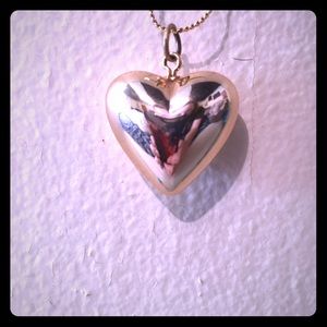 Gold heart pendant necklace