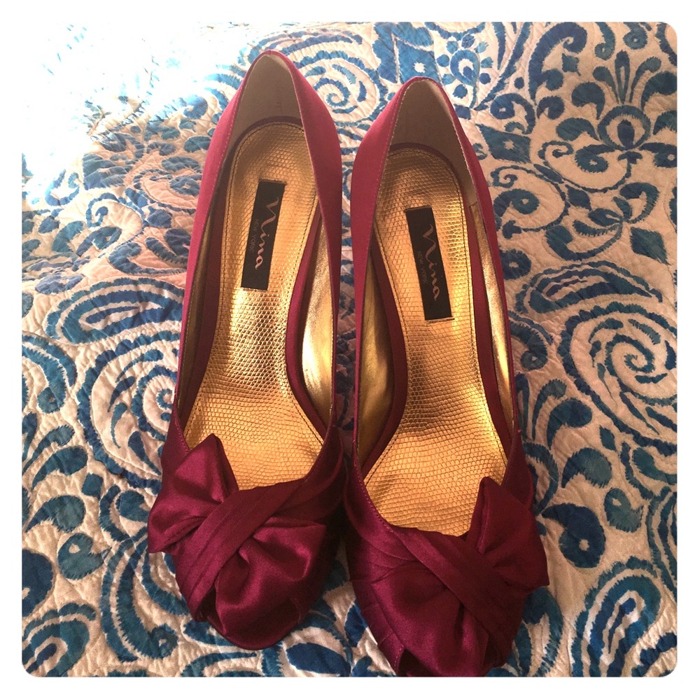 MAKE OFFER! Nina New York fuchsia satin peep toes