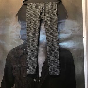 Stripped active wear leggings