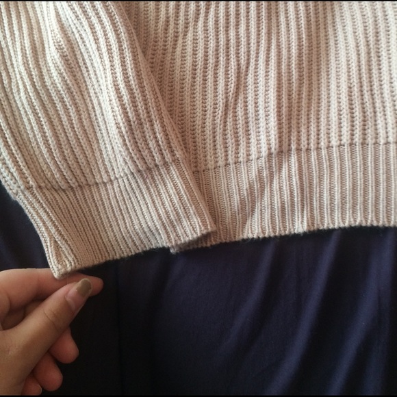 🎉2X HP🎉 Brandy Melville blush nude knit sweater - Picture 4 of 6