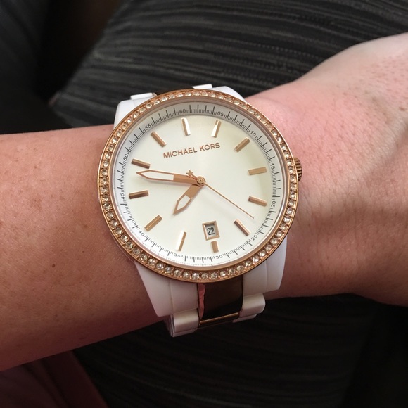 Watch - Picture 2 of 4