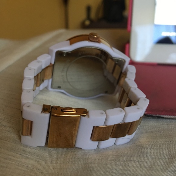 Watch - Picture 4 of 4