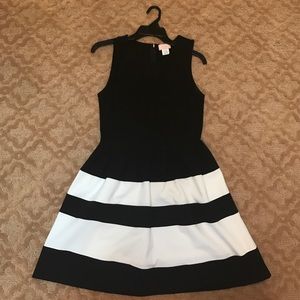 Black and white strapped dress, stretchy