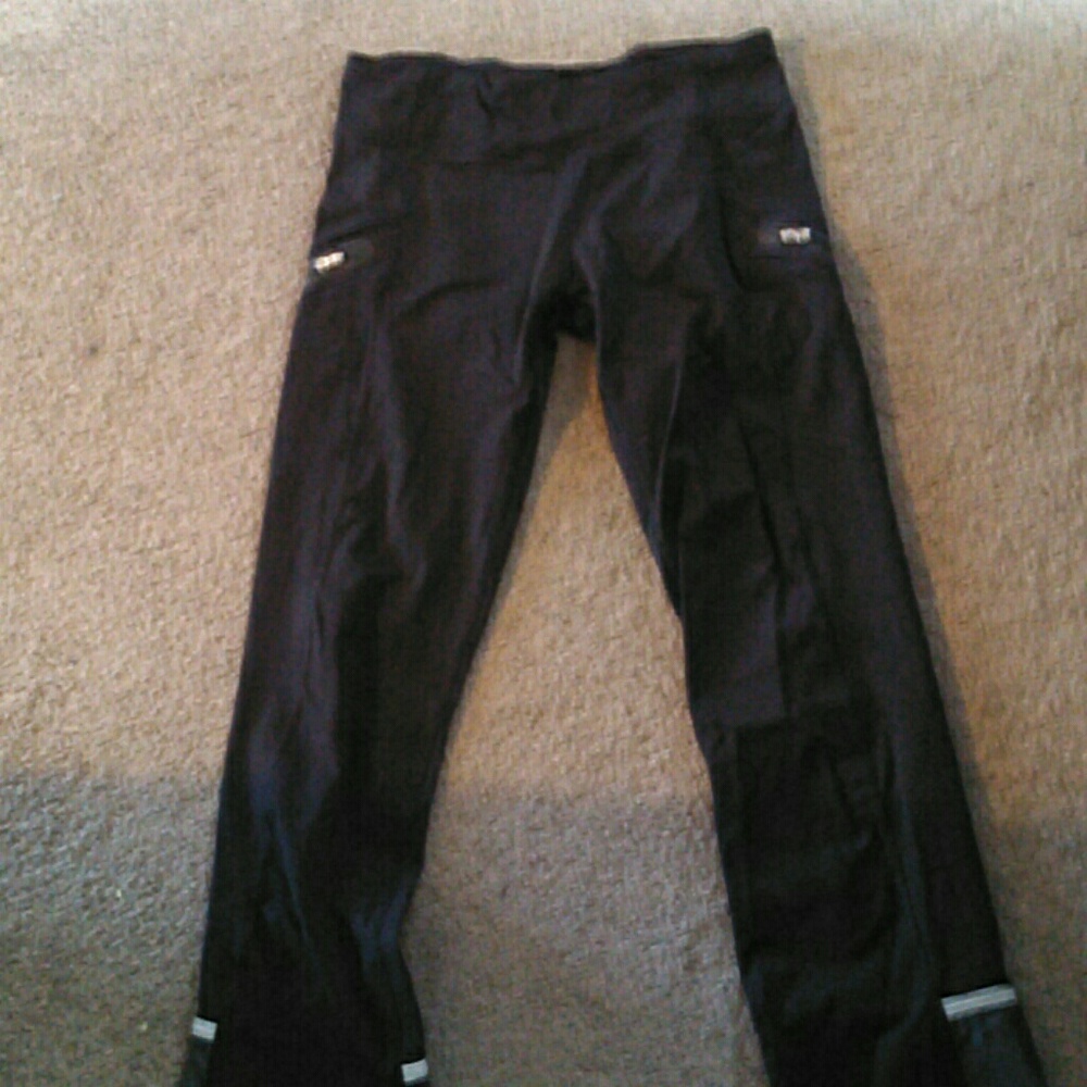 Lululemon crop pants with reflective bottom