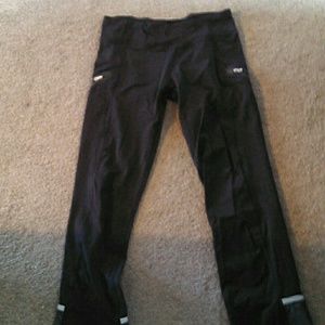 Lululemon crop pants with reflective bottom