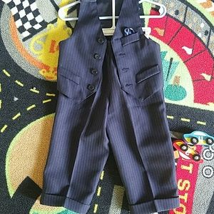 Boys suit, size9-12 monthd