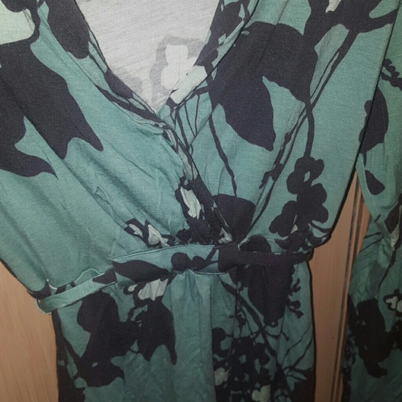 Green Floral Maternity Long-sleeve T - Picture 2 of 4