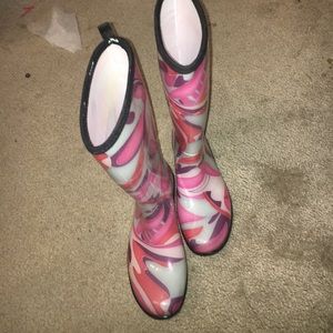 Barely worn Kamik rain boots