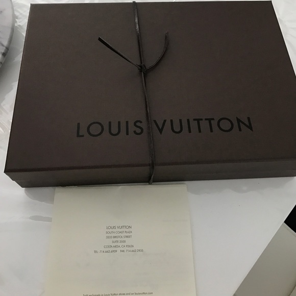 Louis Vuitton scarf gray color - Picture 4 of 4