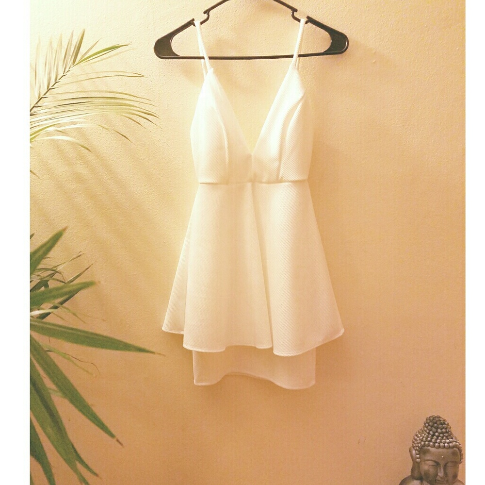 Lulu's NWOT White Haulter Dress