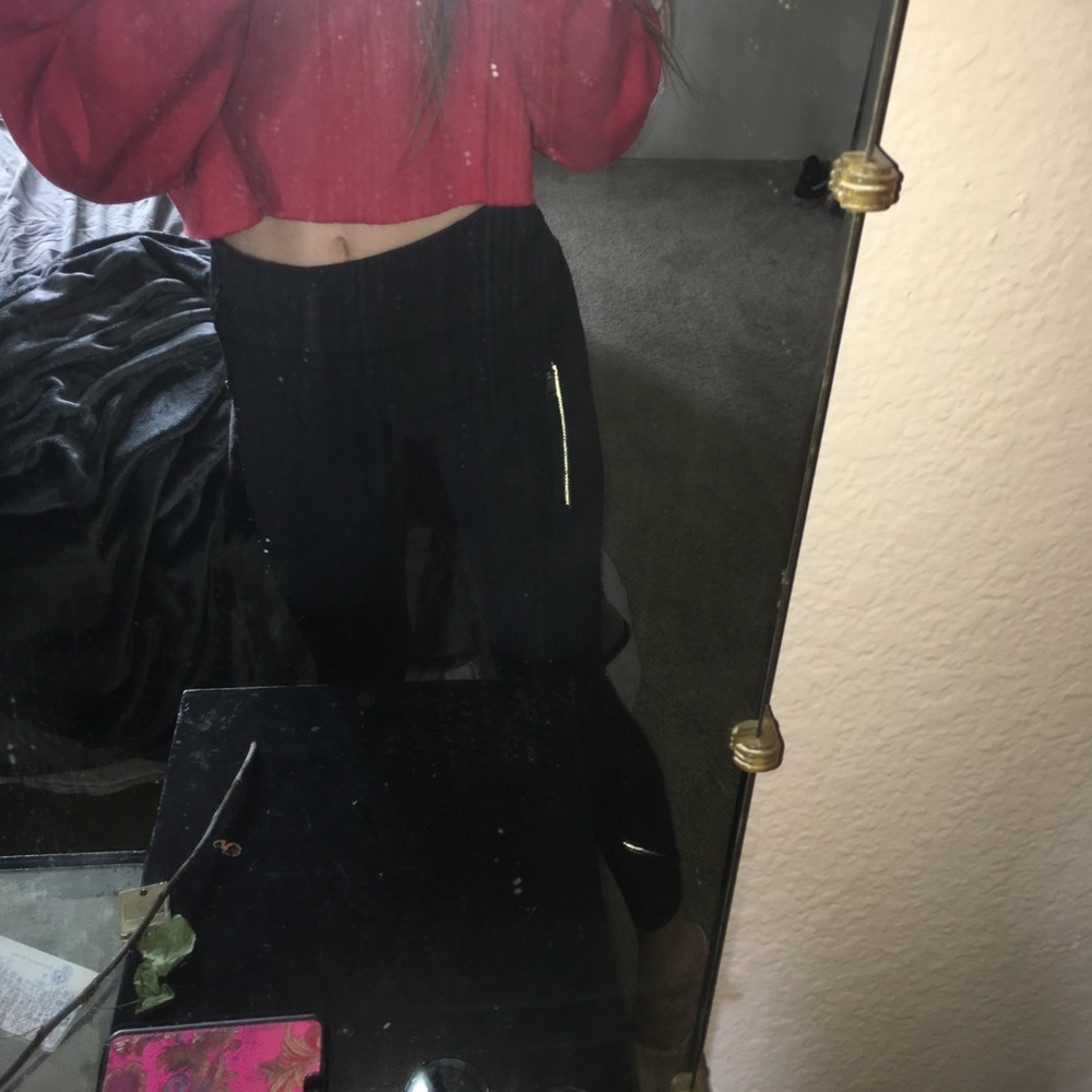 cropped black lululemons