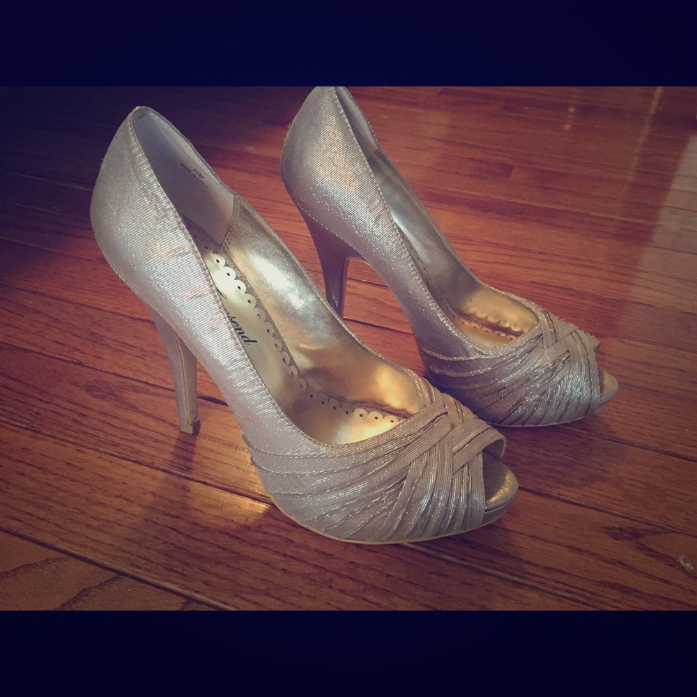 Lulu Townsend shimmery heels