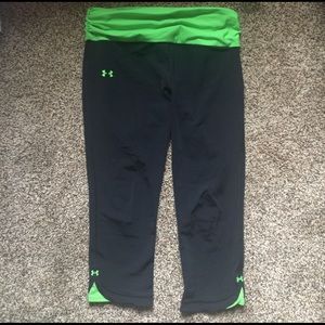 Black and green cropped under armour leggings