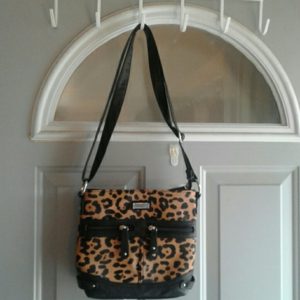 ♡FLASH SALE♡ Van Heusen Crossbody purse