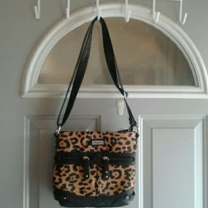 ♡FLASH SALE♡ Van Heusen Crossbody purse