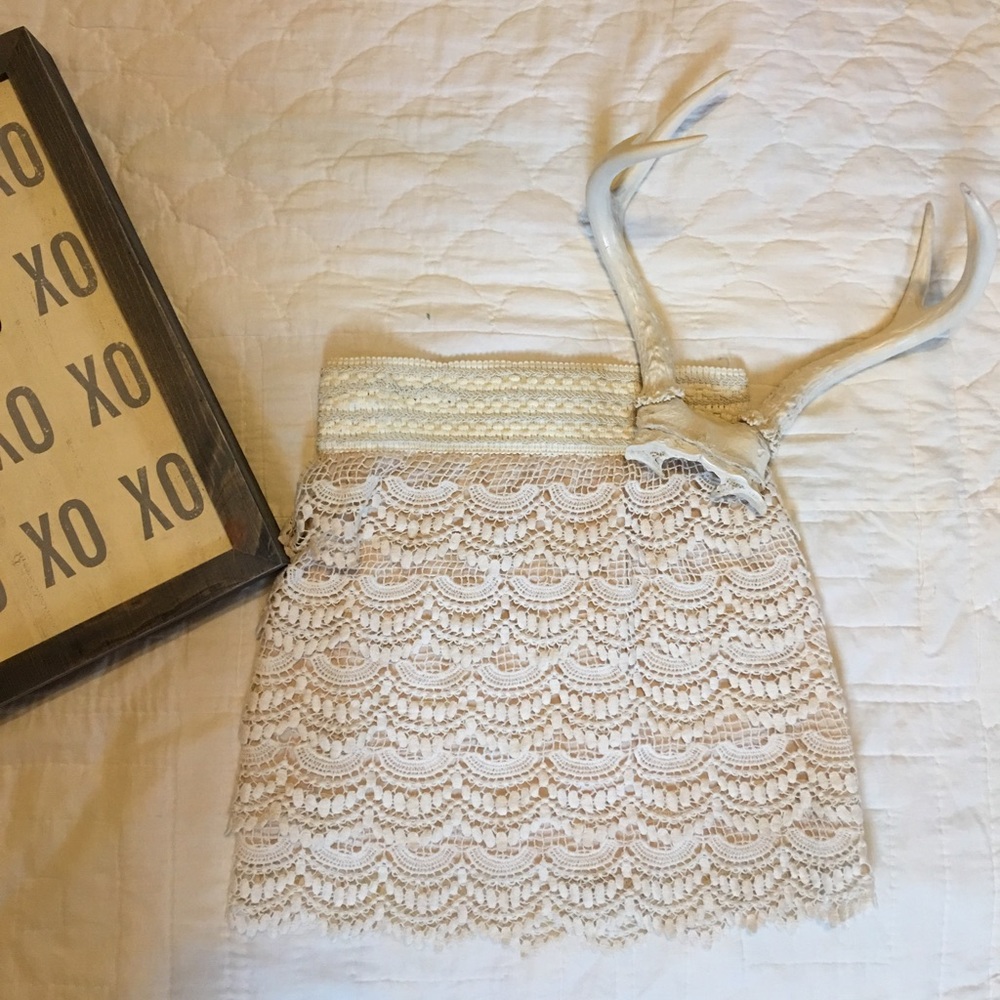 Lace skirt