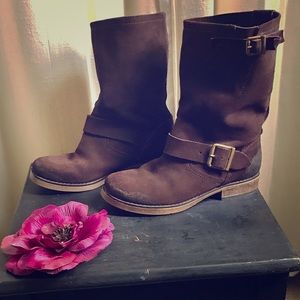 American eagle brown suede boots Europe size 38