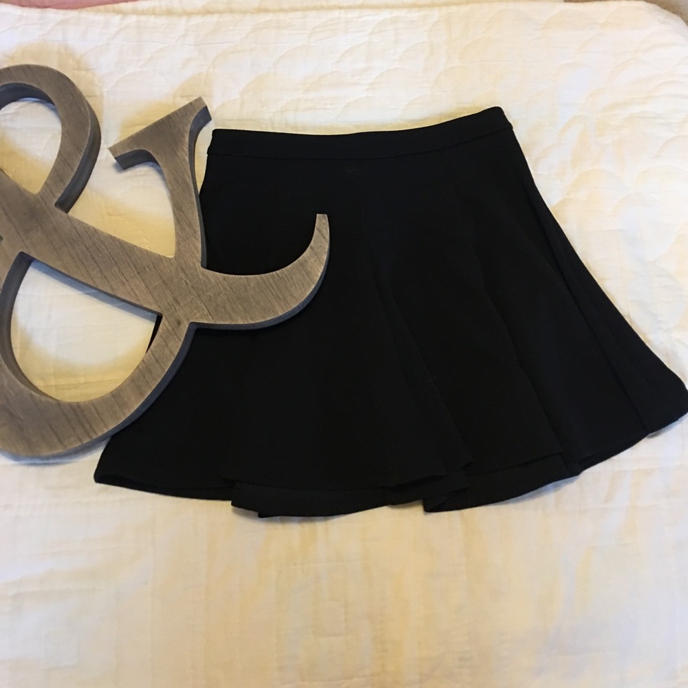 Black flouncy skirt