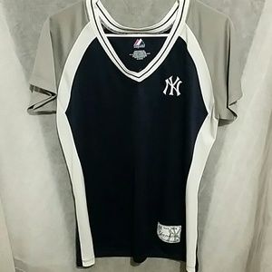 Majestic New York Yankees short sleeve shirt.