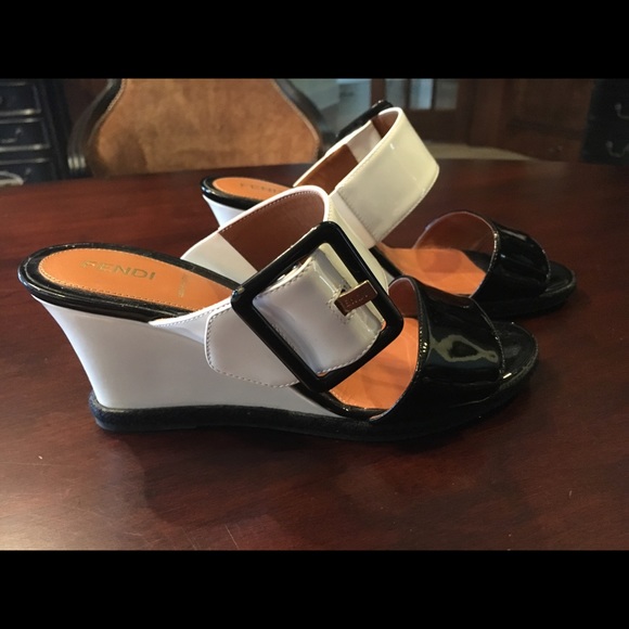 Authentic Fendi heels - Picture 3 of 3