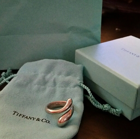 Tiffany & Co. Jewelry - Authentic Tiffany Elsa Peretti Teardrop ring Tiffany & Co. Jewelry - Authentic Tiffany Elsa Peretti Teardrop ring