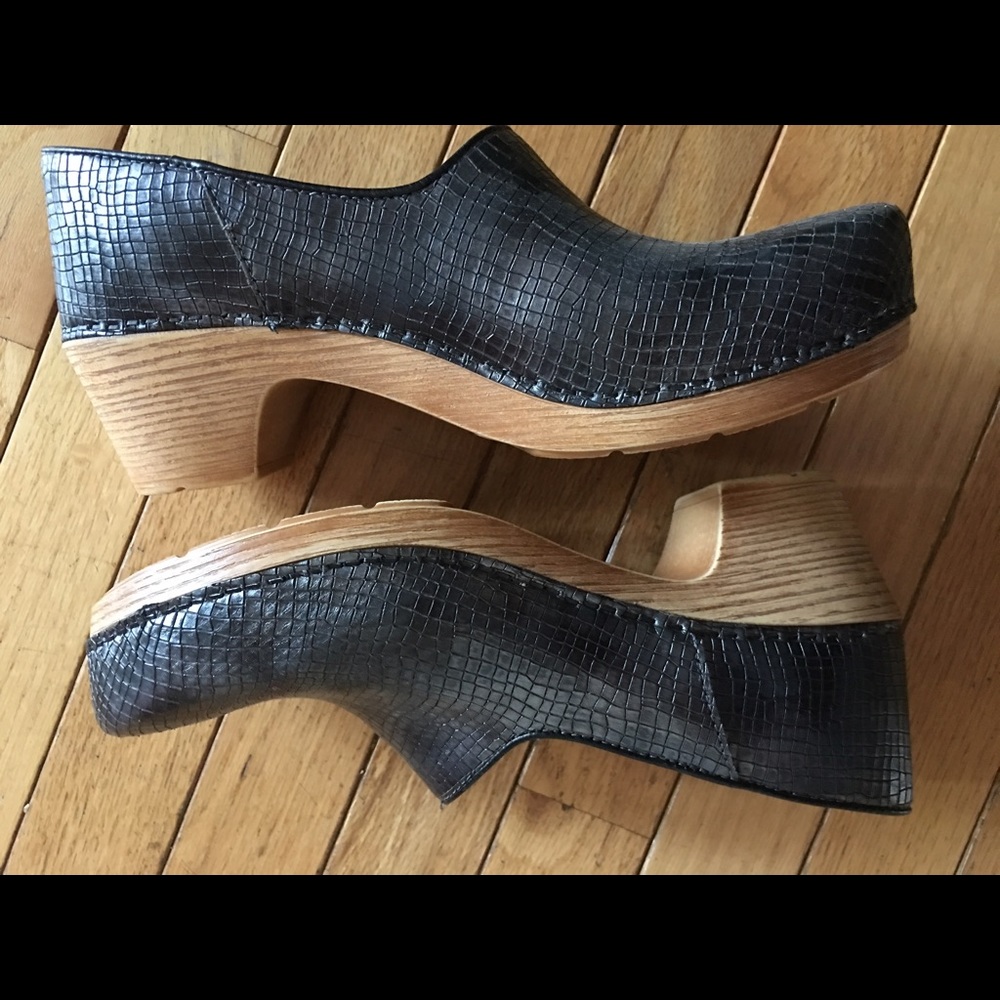 Size 40 Dansko, unique print!