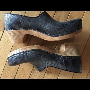 Size 40 Dansko, unique print!