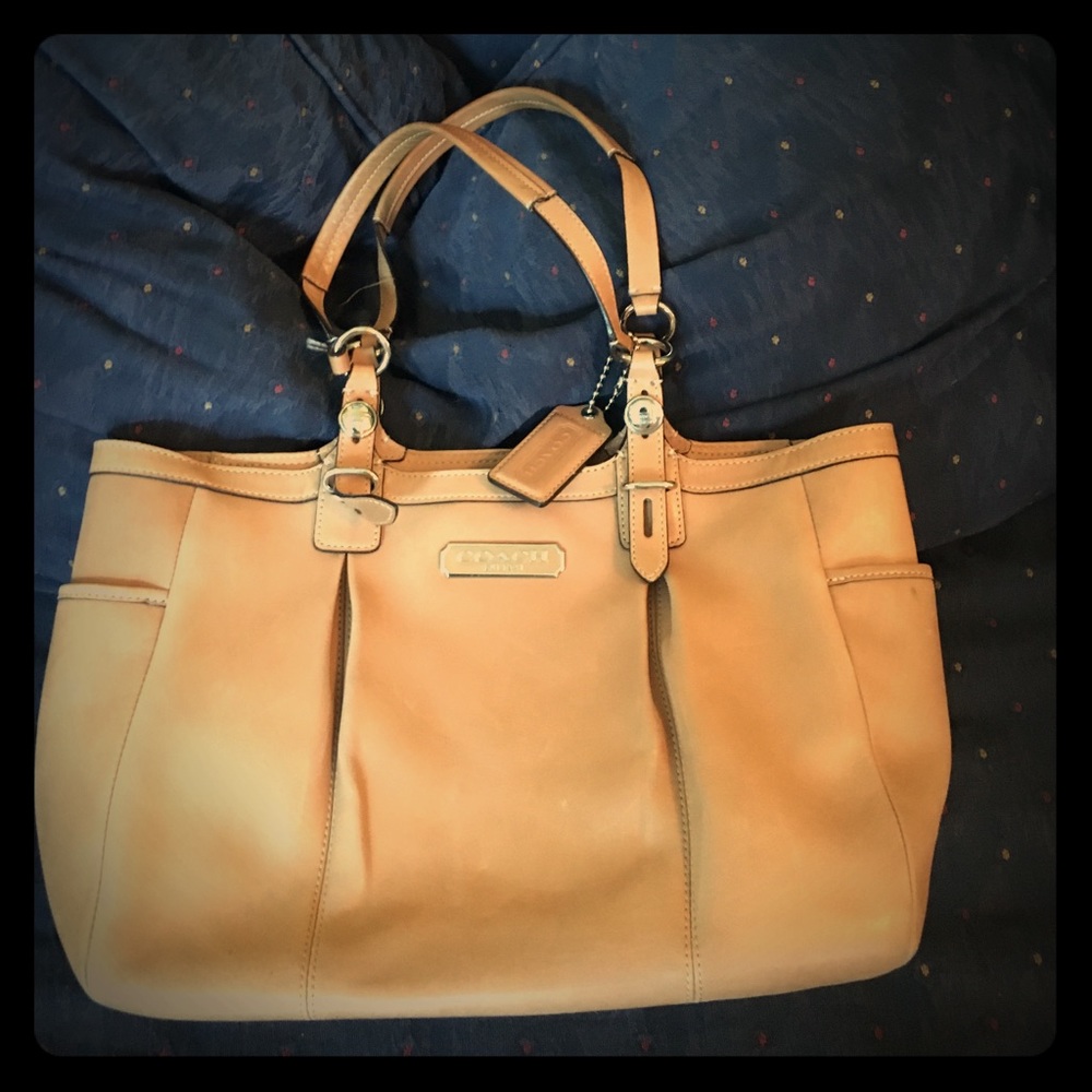 Coach purse in tan leather.
