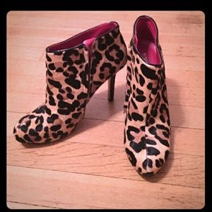 Ninewest leopard booties