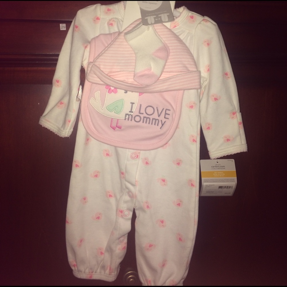 CARTERS 4 piece "I LOVE MOMMY newborn" set
