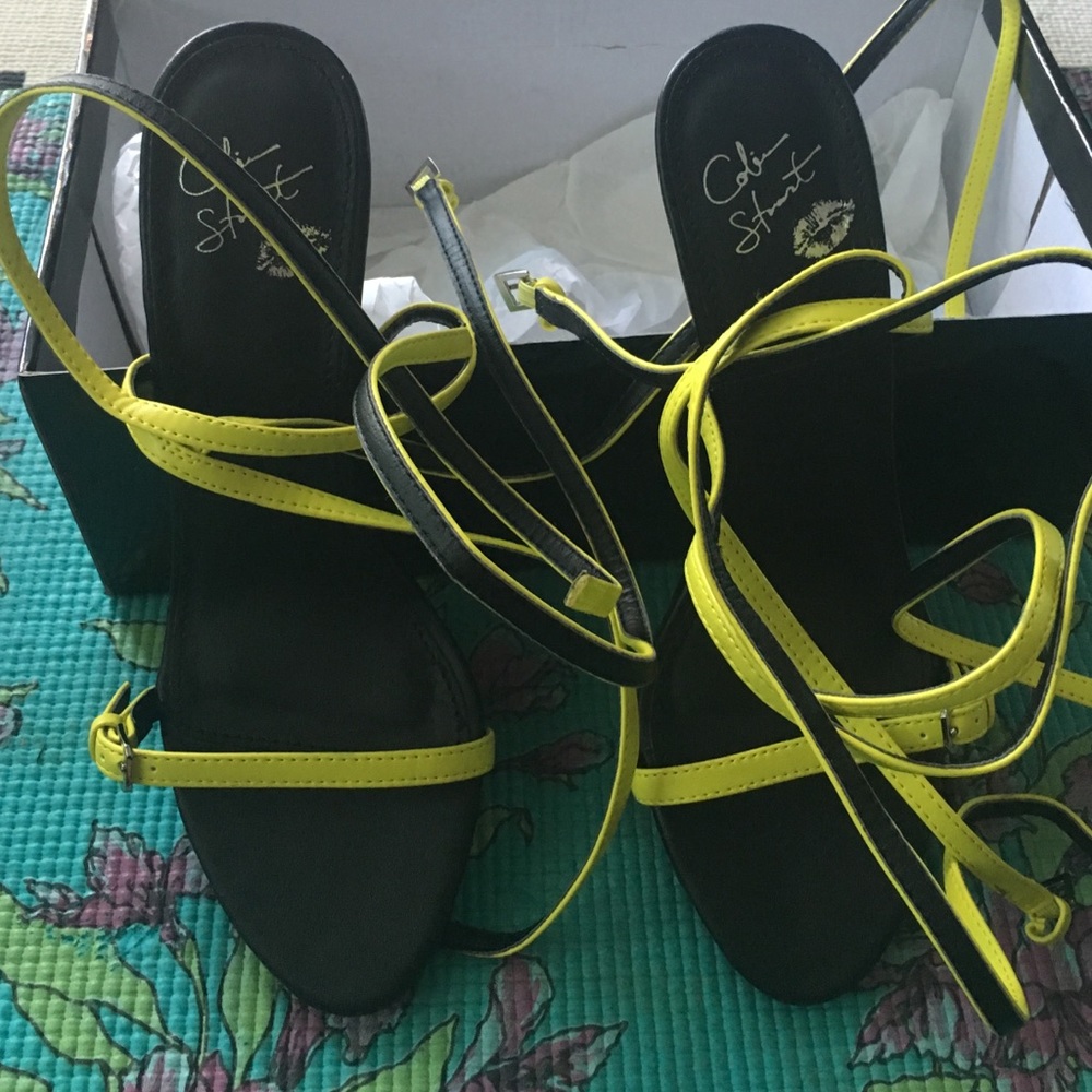 Colin Stuart Wrap around sandals neon yellow. 8.5