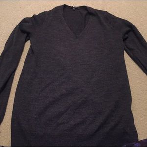 Uniqulo dark grey light wool sweater