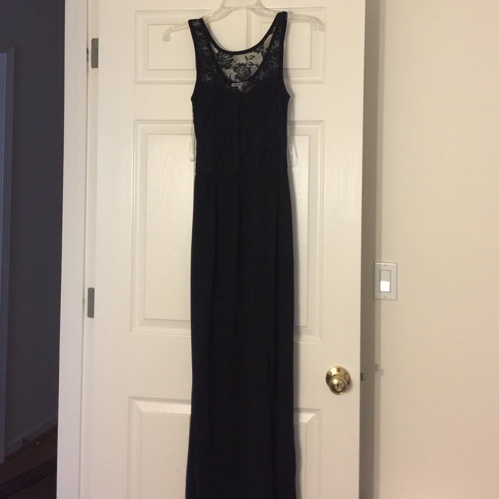 Long lace black maxi dress
