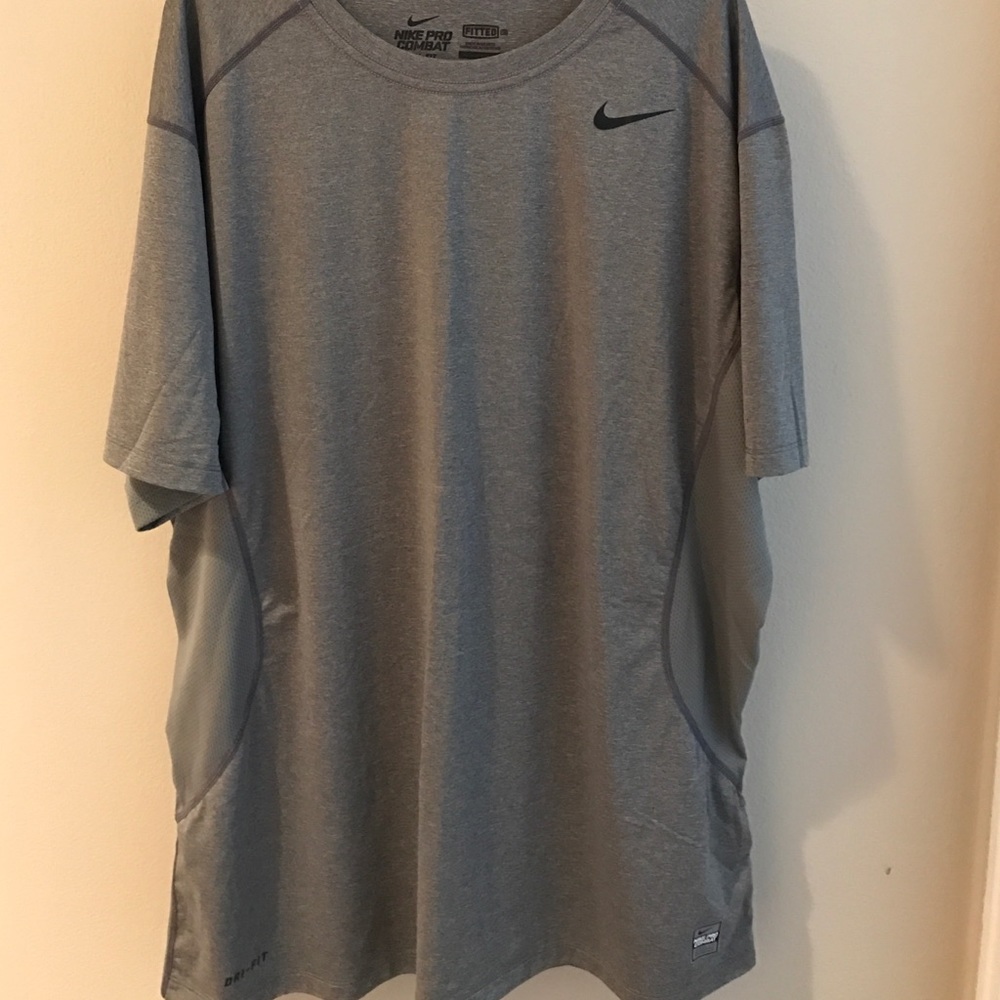 Lightweight Nike Men's shirt