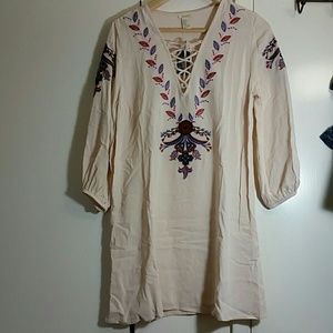 🆕 Forever 21 embroidered dress