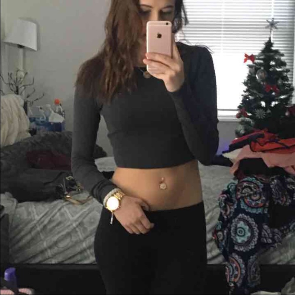 Long sleeve grey crop top