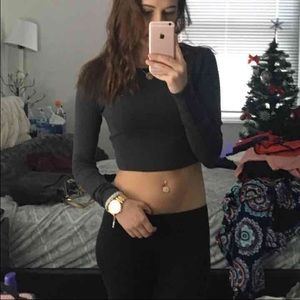 Long sleeve grey crop top